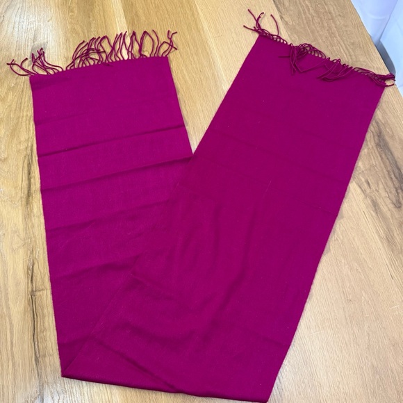 Amicale 100% silk scarf magenta, berry pink, fuscia with fringe detail - EUC - Picture 9 of 11